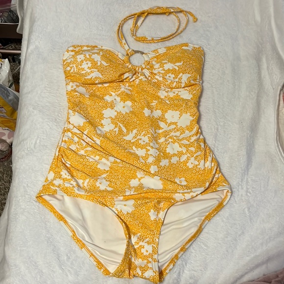 Michael Kors - Picture 1 of 5